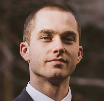 暗号資産市場の専門家として活動するトレーディングアナリスト、Thomas Whitfieldのポートレート